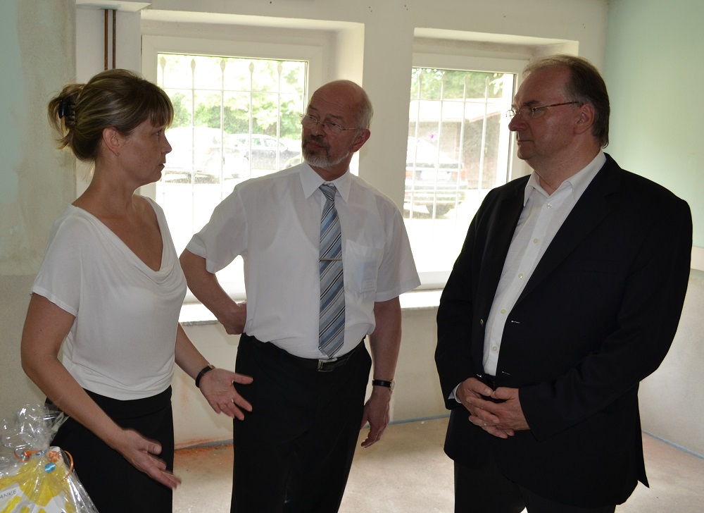 v.l.n.r.: Silvia Seifert, Oberbürgermeister Dr. Volkmar Kunze und Ministerpräsident Dr. Reiner Haseloff