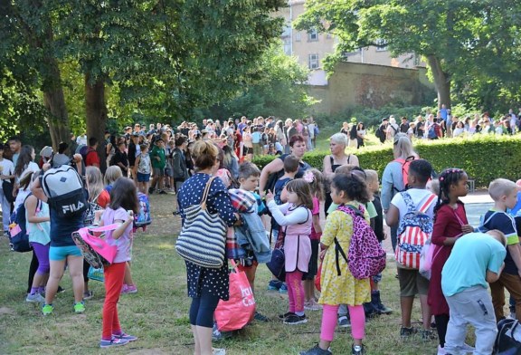 Über 400 Kinder feiern im Sommerbad Zeitz